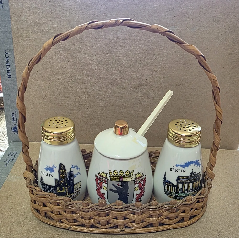 Vtg Berlin Germany Jelly Jar W Salt Pepper Shaker Set In Basket